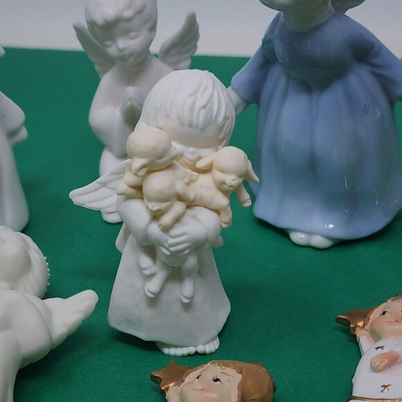 VTG Christmas Ornaments Kissing Angels Cherubs Blue White Resin Porcelain 10 - Picture 3 of 12